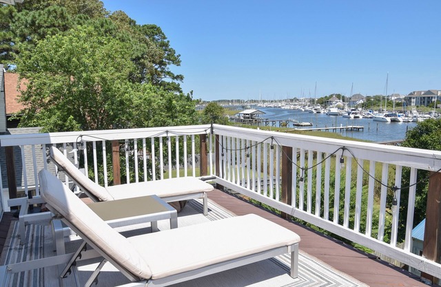 5-Star Luxe private 2700sq ft retreat half acre w breathtaking views of Beach.