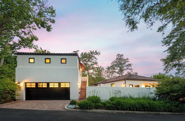 5-Star Luxury & Exclusive Gated Villa w/ADU walkable to Beach & Trails