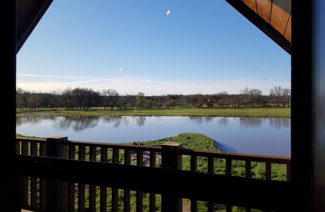 5-Star Private Cabin on 450+ acre gated/high fenced game ranch