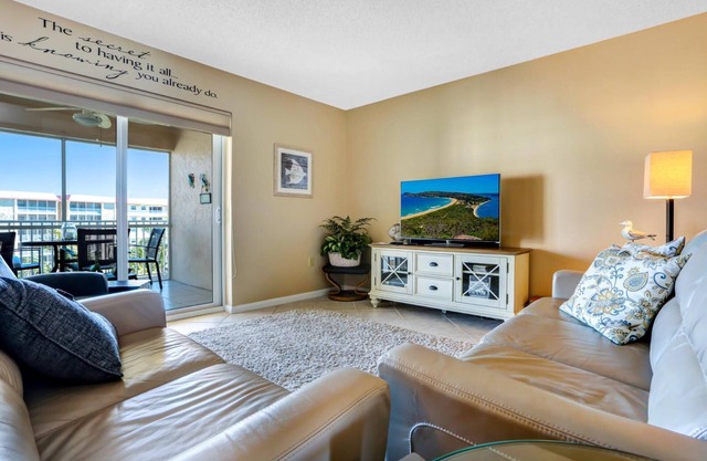 5-star remodeled condo, 6th floor, ocean view from all sides, steps to the beach