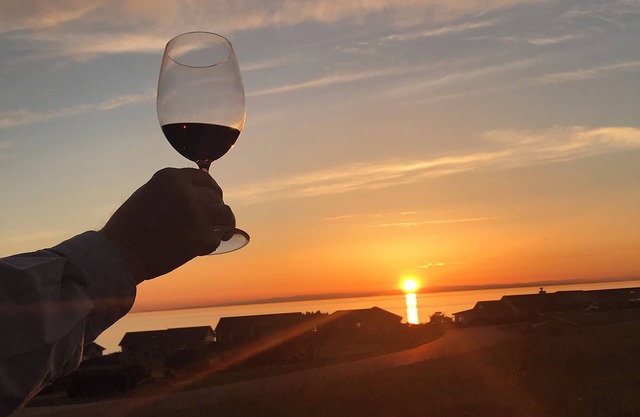 5 star Spectacular ocean view, sunsets, walk to beach, close to town