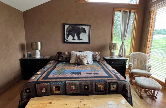 5 Star Updated Home with Views - Spacious, AC, Fast Wi-fi, near Red rocks