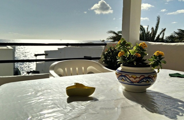 50 METERS FROM THE SEA: HOLIDAY APARTMENT IN NICE AND RELAXING PLACE