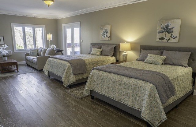 50 mile views into NR Gorge, recently renovated, 6000 sq ft