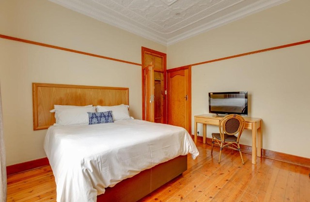 51 on York Unit 3 with shared bathroom