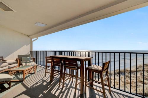 513 Seascape by AvantStay Oceanfront Home w Amazing Views Community Pool Access