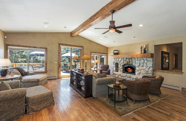 5400' Family Friendly Luxury Home w/6 BD, 6.5BR, Hot Tub, Steam Room & Yoga Room