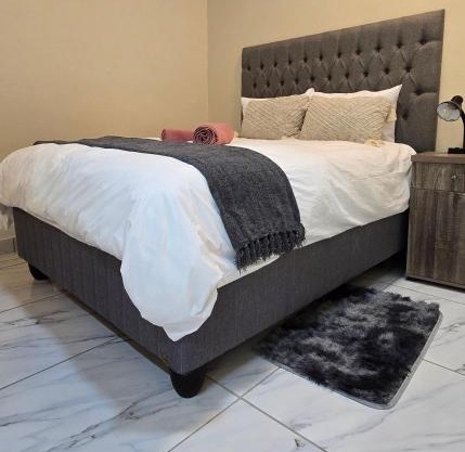 55 New Street, Makhanda