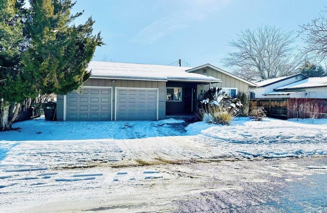 5Bdr/3Baths/7TVs/Sleeps18/11 Beds/Pet OK