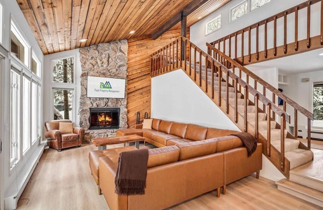 5bed/3.5bath Eagle Vail/HotTub Many Extras!