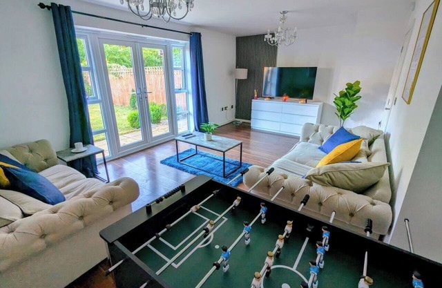 5Bedrooms|PrvParking|LongStays|FreeWifi|Discount