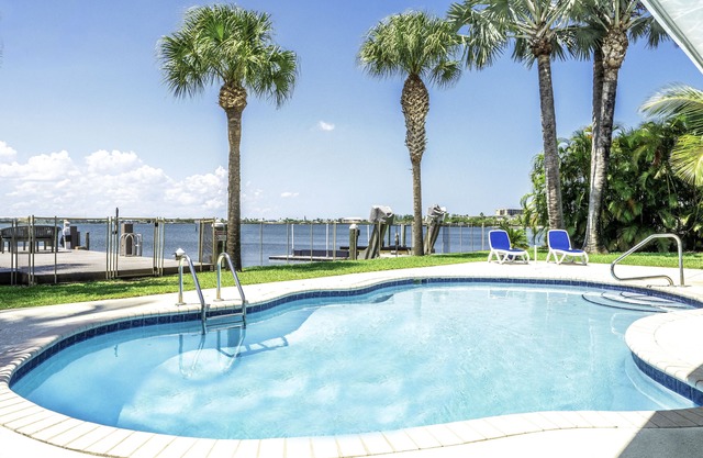 5BR/4.5B Beach House- heated pool, deep water dock, walk to beach!