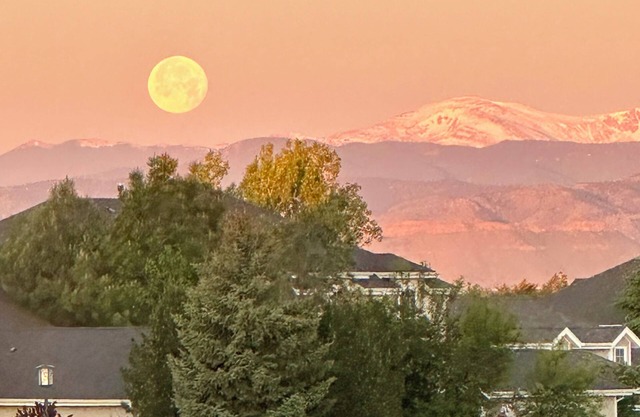 5BR/4.5BA Golf Course Home.Awesome Mountain Views.20 min to Denver or Boulder