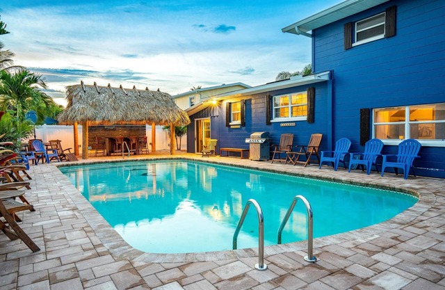 5BR Beach House: Heated Pool, Hot Tub & Tiki Bar