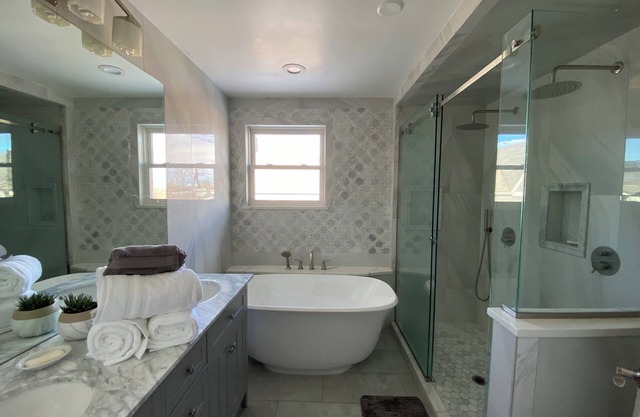 5BR Bungalow 15 mins from Red Rocks & Downtown!