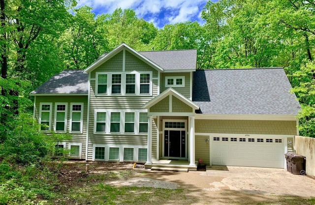 5BR Coloma House - walking distance to Lake Michigan