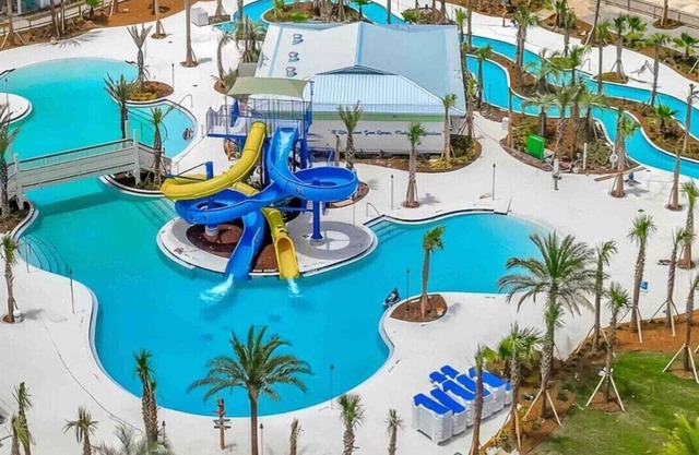 5BR Resort Home w/Balcony, Hot Tub, Lazy River & Beach Access