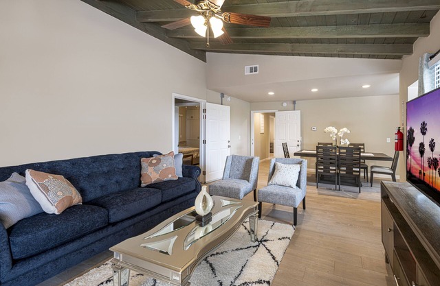 6 BDRM Home, Big Backyard, Outdoor Deck & 🏀 Court