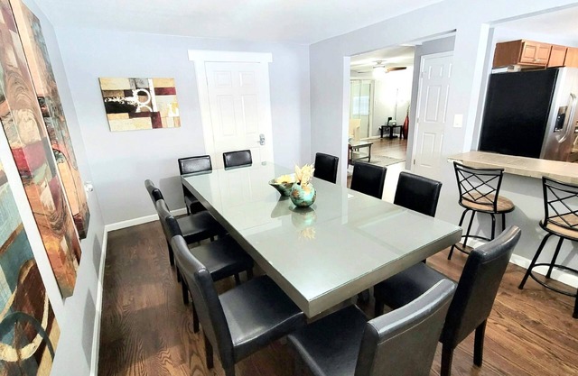 6 bdrms-3 baths-2 Kitchens-2 Living Rooms - Easy Access to Red Rocks/Downtown!