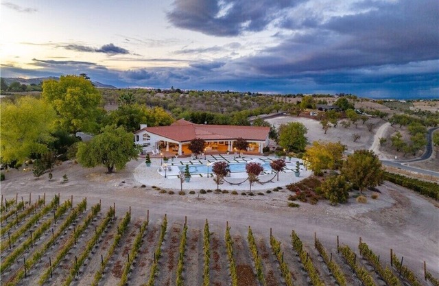 6 bed 3 bath house surrounded by 9 acres of vines w/pool, jacuzzi, & fire pit.