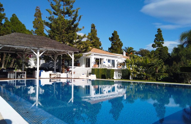 6 bed luxury villa with sea views in Marbella