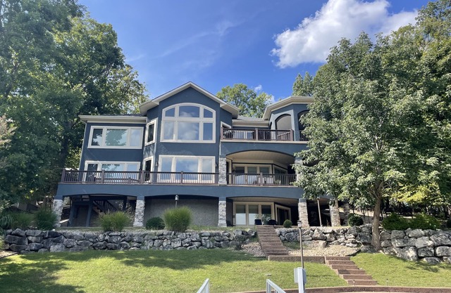 6 Bedroom 4.5 bath lakefront home in Porta Cima! Main channel view & quiet water