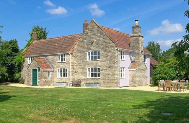 6 bedroom accommodation in Baltonsborough, near Glastonbury