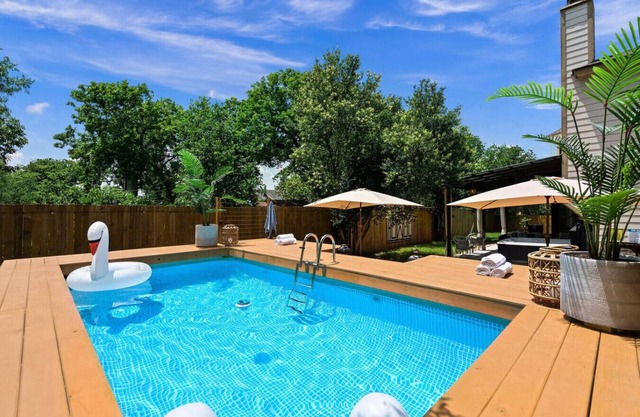 6 Bedroom Villa | Pool | Hot Tub | Party Cabana