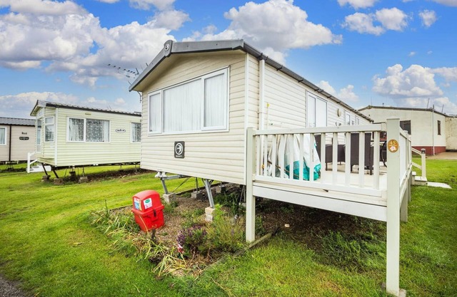 6 berth caravan with decking at Kessingland Beach in Suffolk ref 90045SG