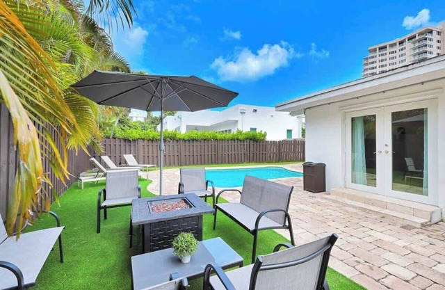 6 BR Villa | Steps to Ocean, Pool, Sauna & Jacuzzi