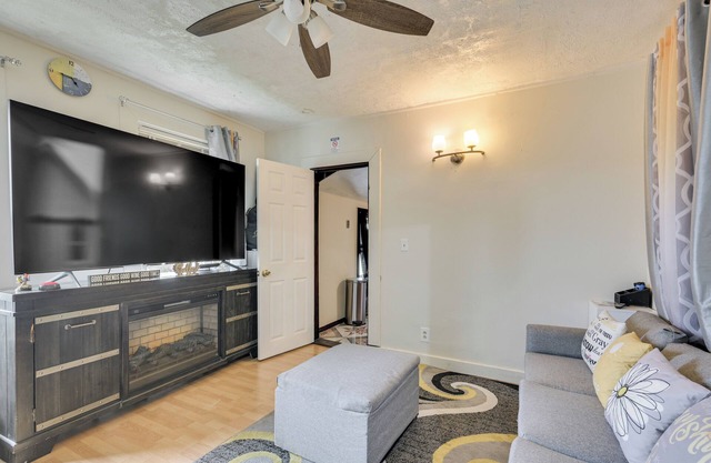 6 Mi to Boston Common: Apt in Medford!