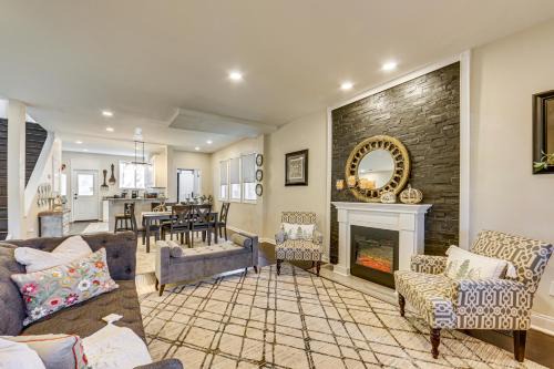 6 Mi to Downtown - Spacious Home in Pittsburgh!
