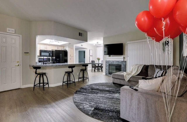6 Mi to Vegas Strip: City-View Gem w/Pool Access
