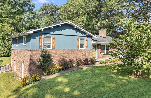 6 miles to Asheville with pet-friendly fenced yard, fire pit, EV charger