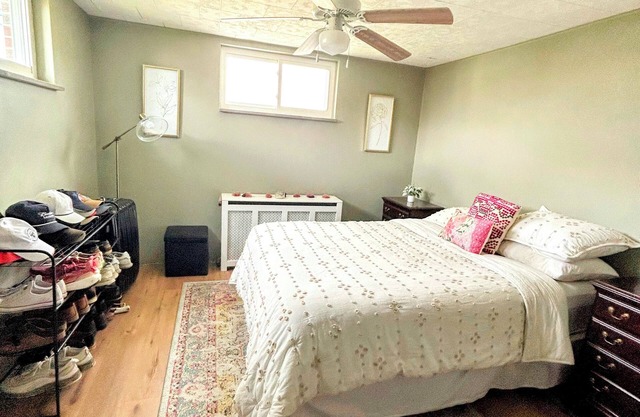 6 MINUTES FROM OAKMONT CC! 3-bed 2-bath! front and back porch! BBQ! Quite!