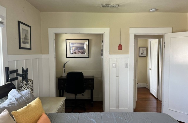 6 Minutes from SF Bay, Near Meta, Stanford and Google ~ 3-Bedroom Vacation Home