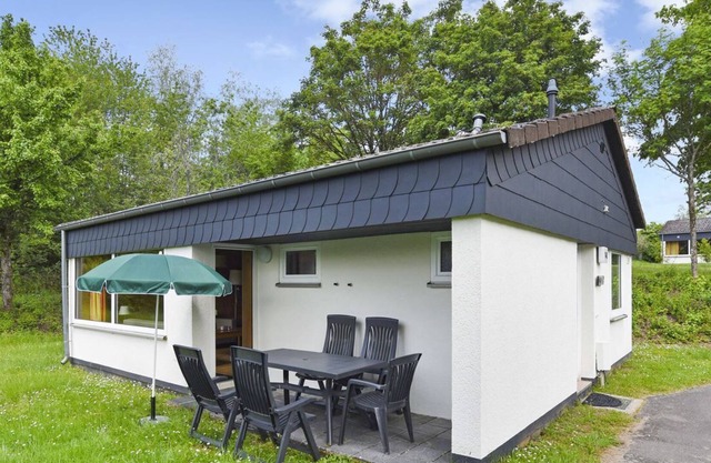 6-person bungalow in the holiday park Landal Warsberg