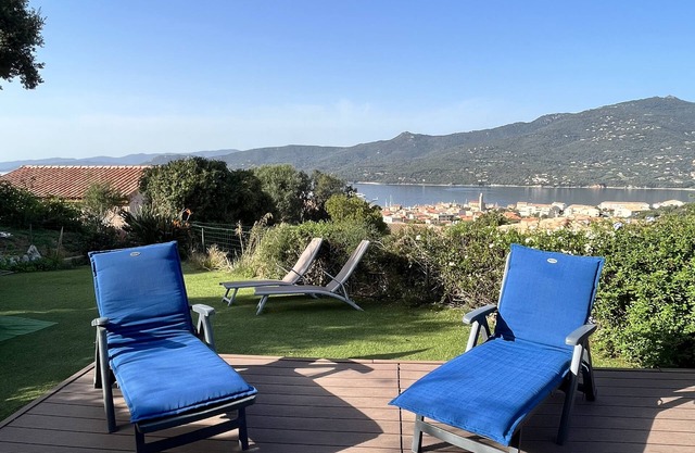 65 m2 T3 apartment - 100 m2 private garden with sea view