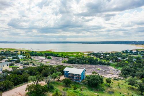 6bed 4bath 3 acres with 18i0 degree views pool firepit