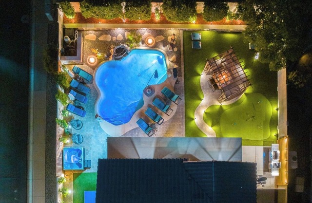 6BR Wonder w/Heated Pool/Hot Tub/Game Room