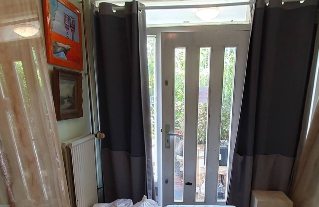 6m2 studio near metro station and bus stop