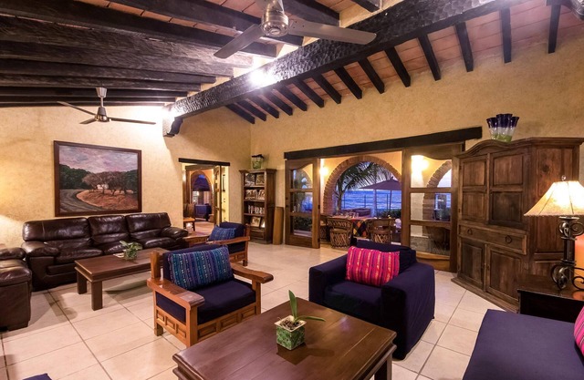 7 bdrm Classic Hacienda on Puerto Vallarta´s best swimming beach, sleeps 24.