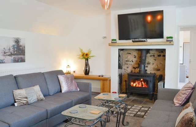 7 bedroom accommodation in Halton Lea Gate, near Brampton