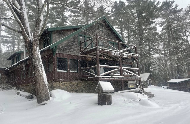 7 bedroom Lodge on Nicatous Lake!