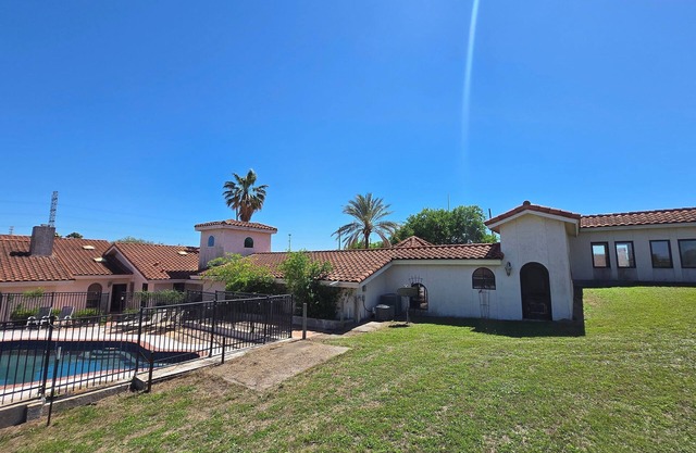 7-bedroom MANSION in 4.5 Acres Corpus Christi pool, Tennis court