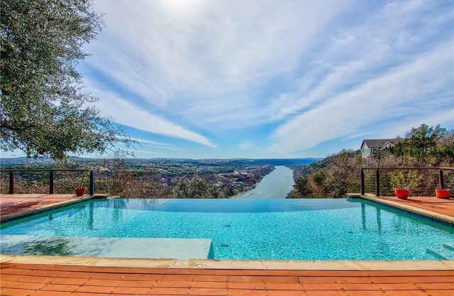 7 Bedrooms 5 full bath & 2 1/2 Bath Lake Austin Estate