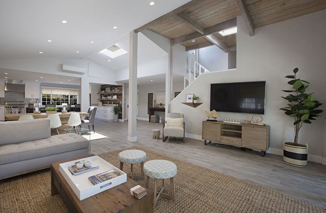 7 Bedrooms In The Village! Beautifully Furnished