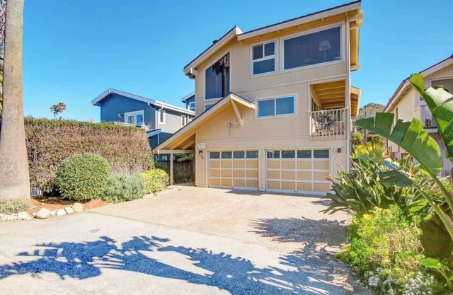 7 Houses from the Ocean - Pleasure Point Surf!