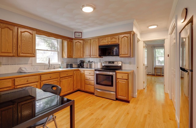 7 Mi to Downtown Providence: Quiet Apt in Seekonk