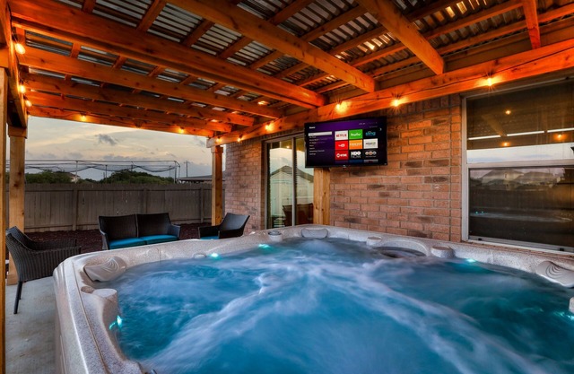 7 miles to Lackland AFB BMT~HotTub~Bocce Ball~Fire Pit